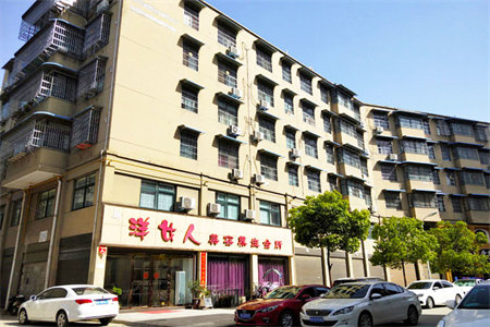 明湖中学附近中装3室2厅1卫证满五年过户费低带储藏室带车位
